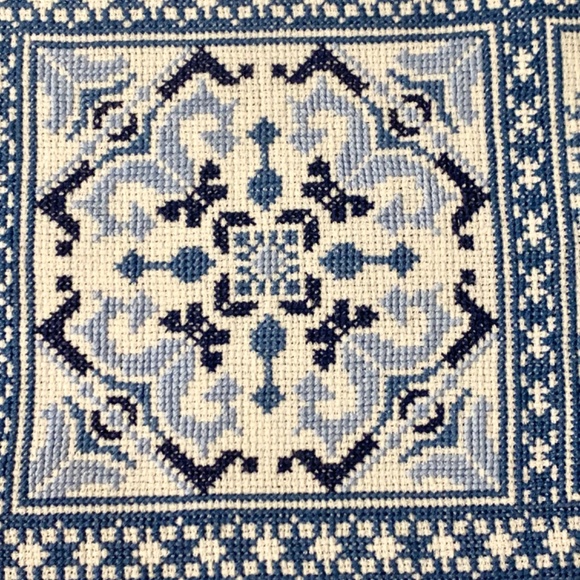 Tablecloth Handmade Vntg Delft Blue with Windmills with 5 Napkins - Picture 9 of 14